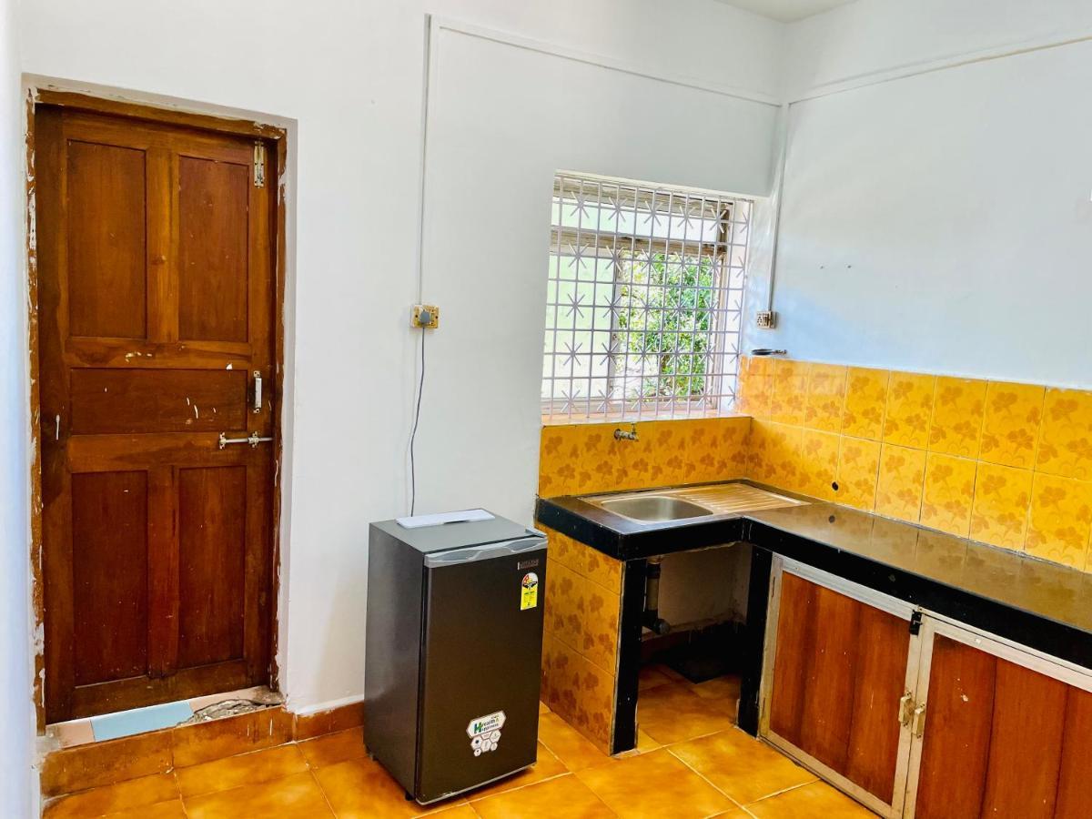 Blue Waves Guest House Calangute Exterior foto