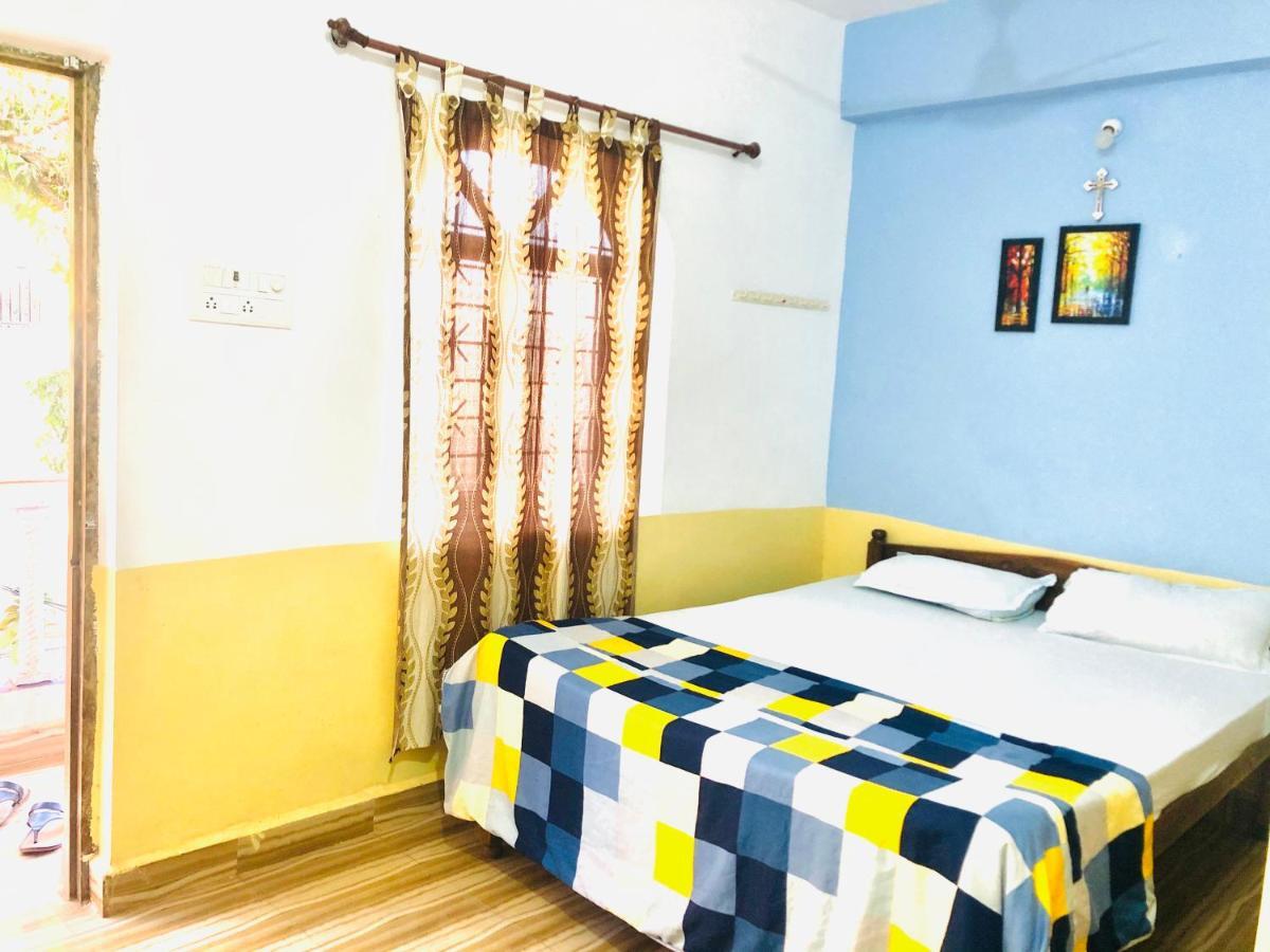 Blue Waves Guest House Calangute Exterior foto